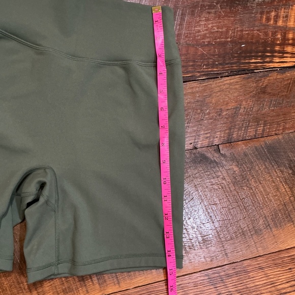 P’Tula Sculpt Shorts | Green | 6” Inseam | Women’s Size S - Picture 6 of 7